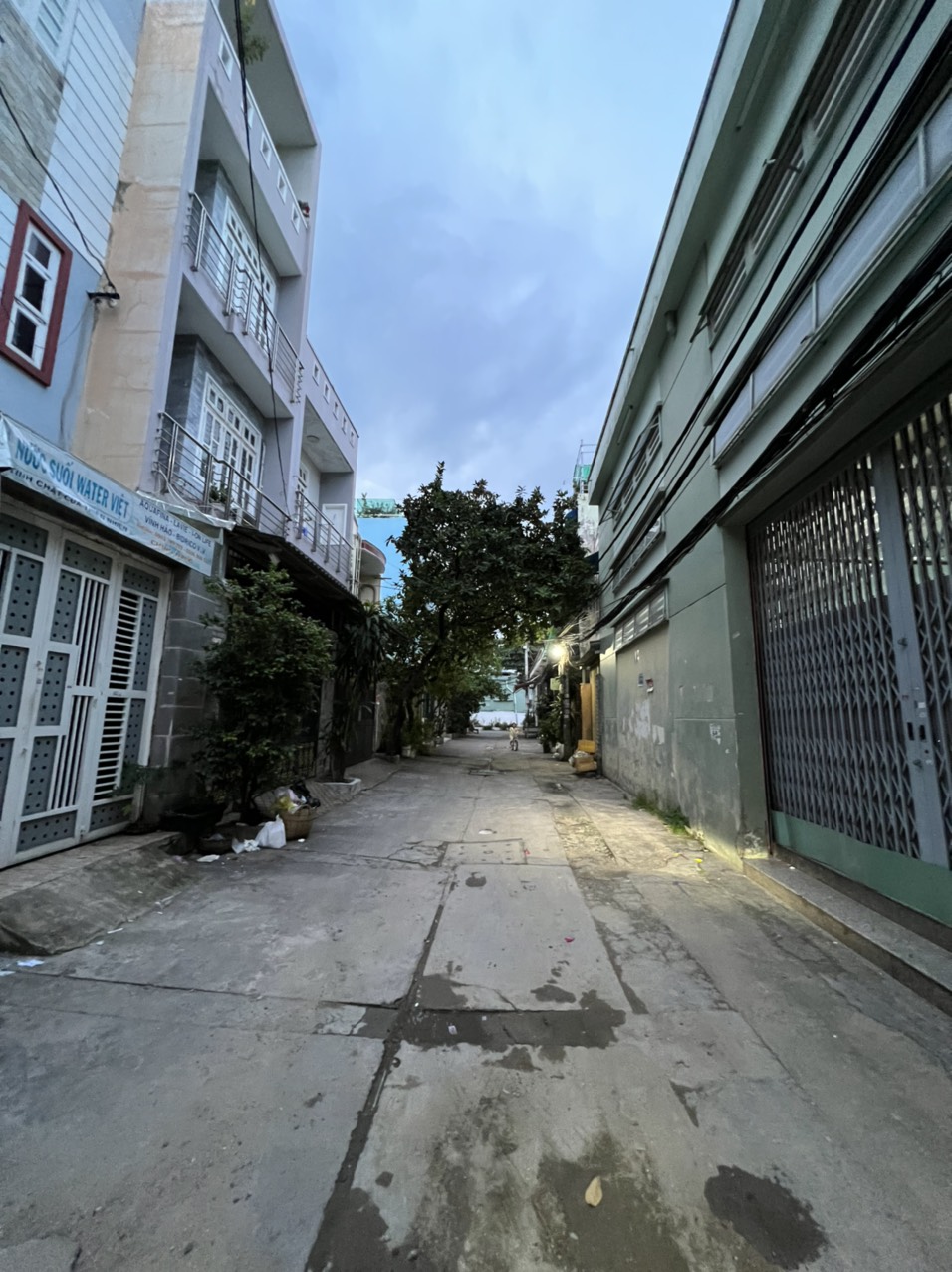 Bán Nhà hẻm Lũy Bán Bích 9x20m(180m2) cấp 4,hẻm 6m thông, 8 phòng trọ cho thuê
