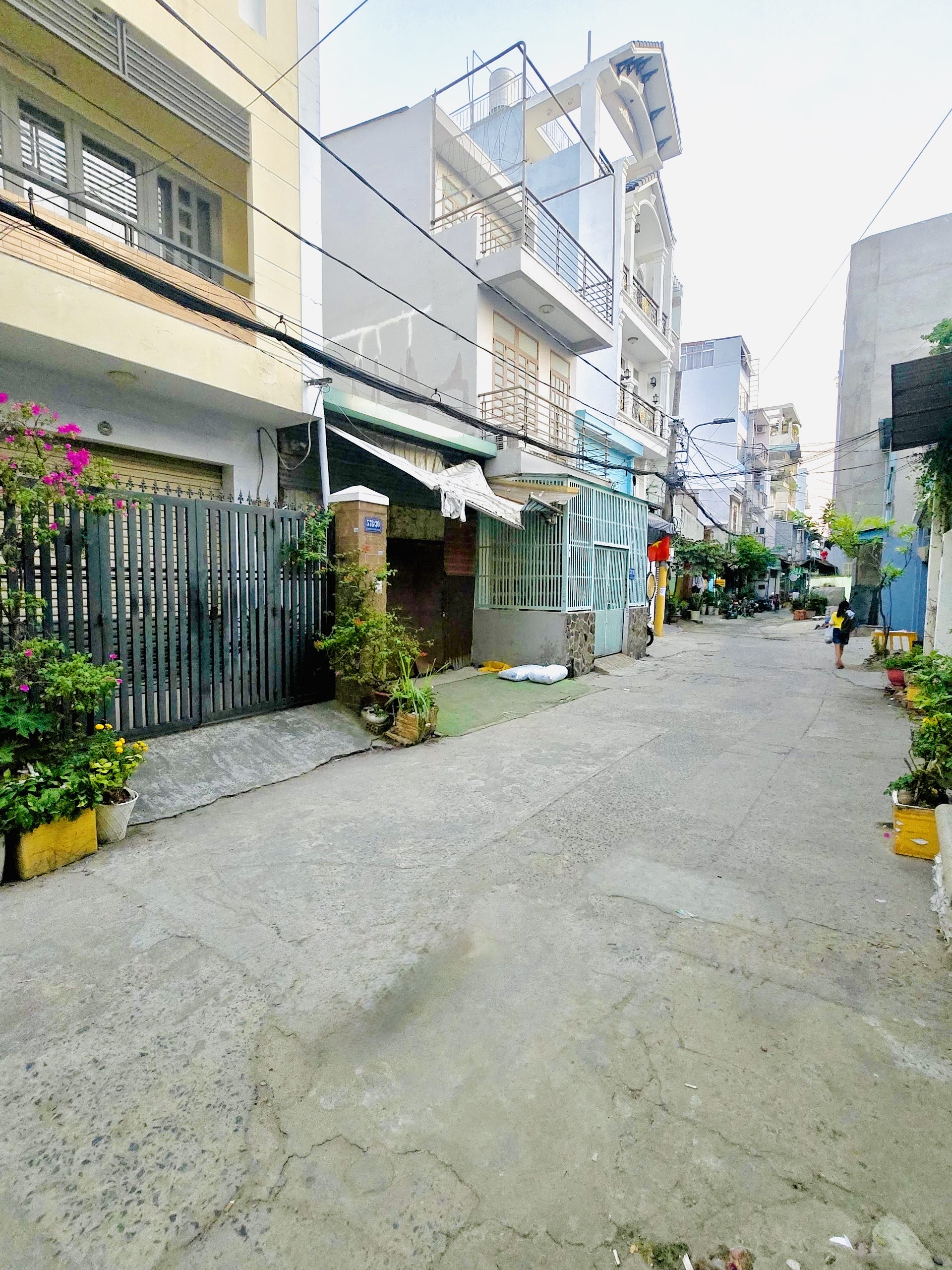 Nhà Hẻm Lê Trọng Tấn, Tân Phú, 3 x 10m, 1 trệt 1 lửng 1 lầu + sân thượng ( sàn + mái đúc BTCT ), hẻm