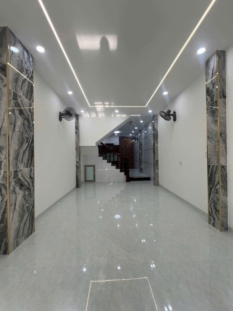 NHÀ TRỐNG - MỚI KENG