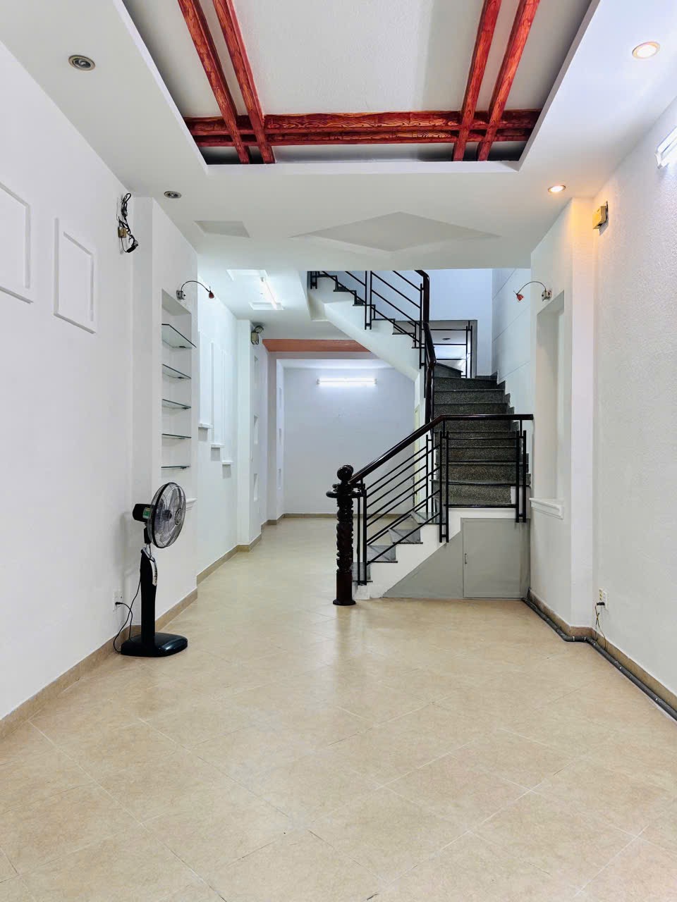 Bán Nhà hẻm  Lê Văn Huân (3,75m x 12,4m) Kết cấu: 1 trệt, 2 lầu có 3 phòng ngủ