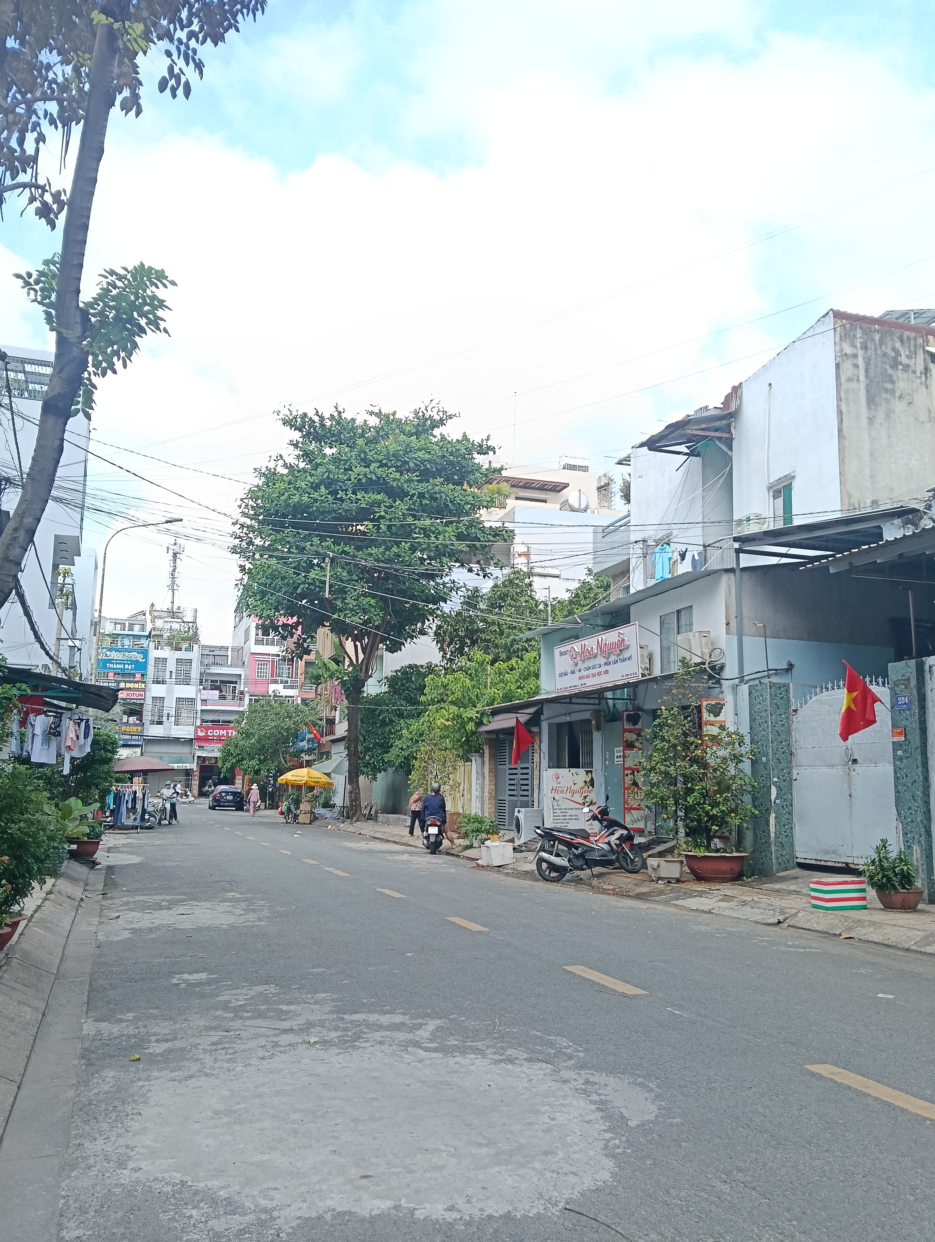 Bán nhà đường 16m thông đường Hoàng Ngọc Phách - Giá 9 tỷ