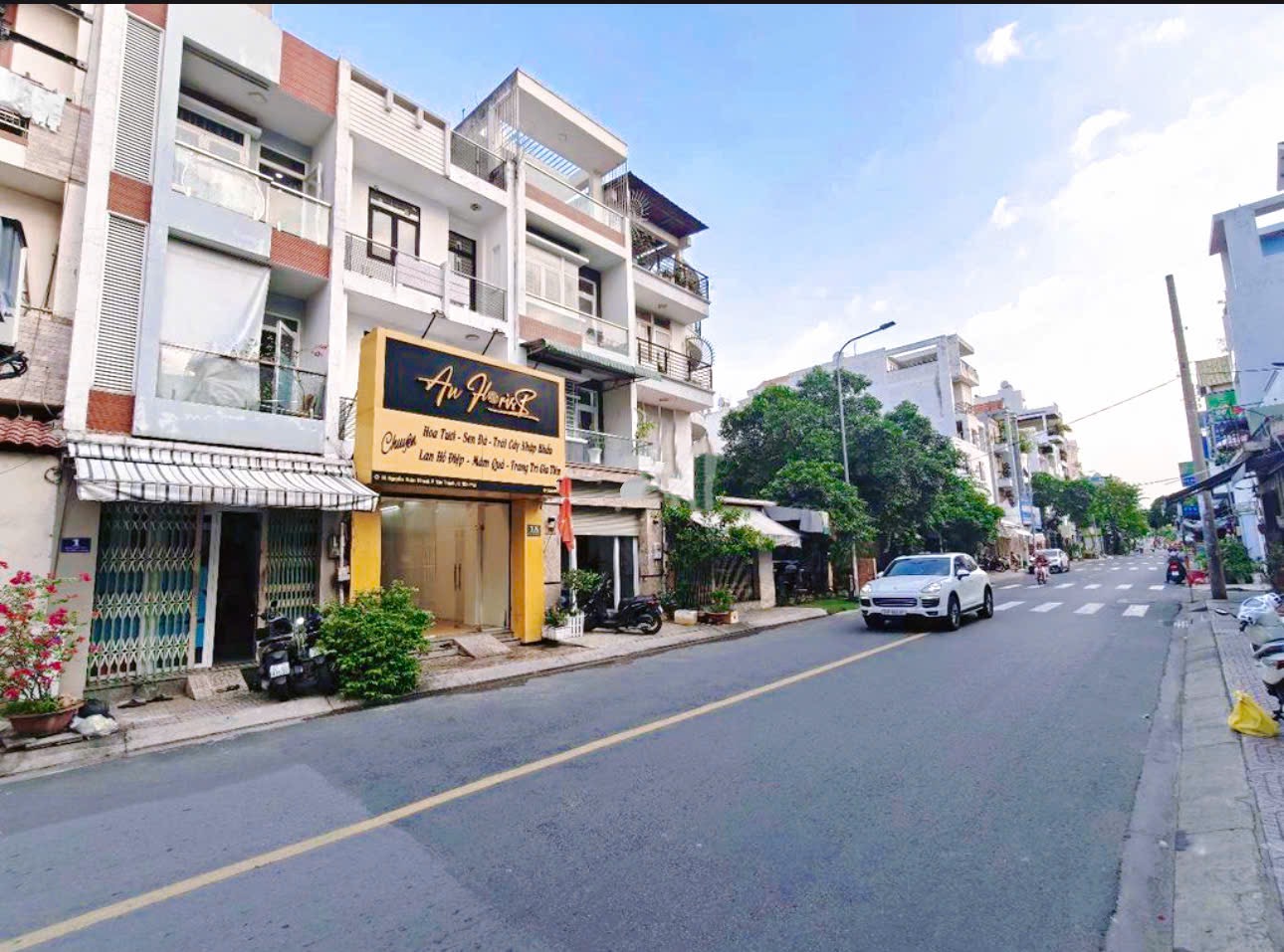 Bán Nhà mặt tiền Nguyễn Xuân Khoát Dt:4x12.5m (50m2) Bán Nhà Mặt Tiền Kinh Doanh Nguyễn Xuân Khoát P.Tân Thành Tân Phú dt:4x12.5m nhà 2 lầu sân thượng mới đẹp giá 10.7tỷ tl 