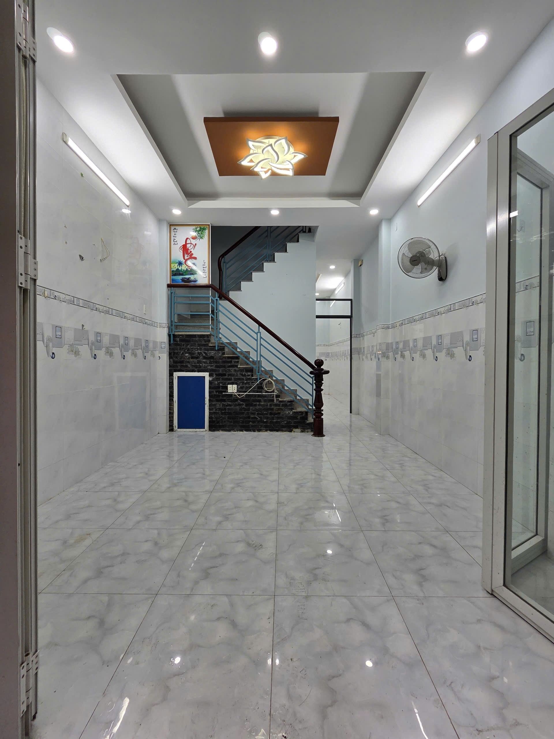 NHÀ 1 TRỆT 2 LẦU, ĐƯỜNG NHỰA 5M, GẦN TRƯỜNG TIỂU HỌC TÂN HƯƠNG, DÂN TRÍ CAO