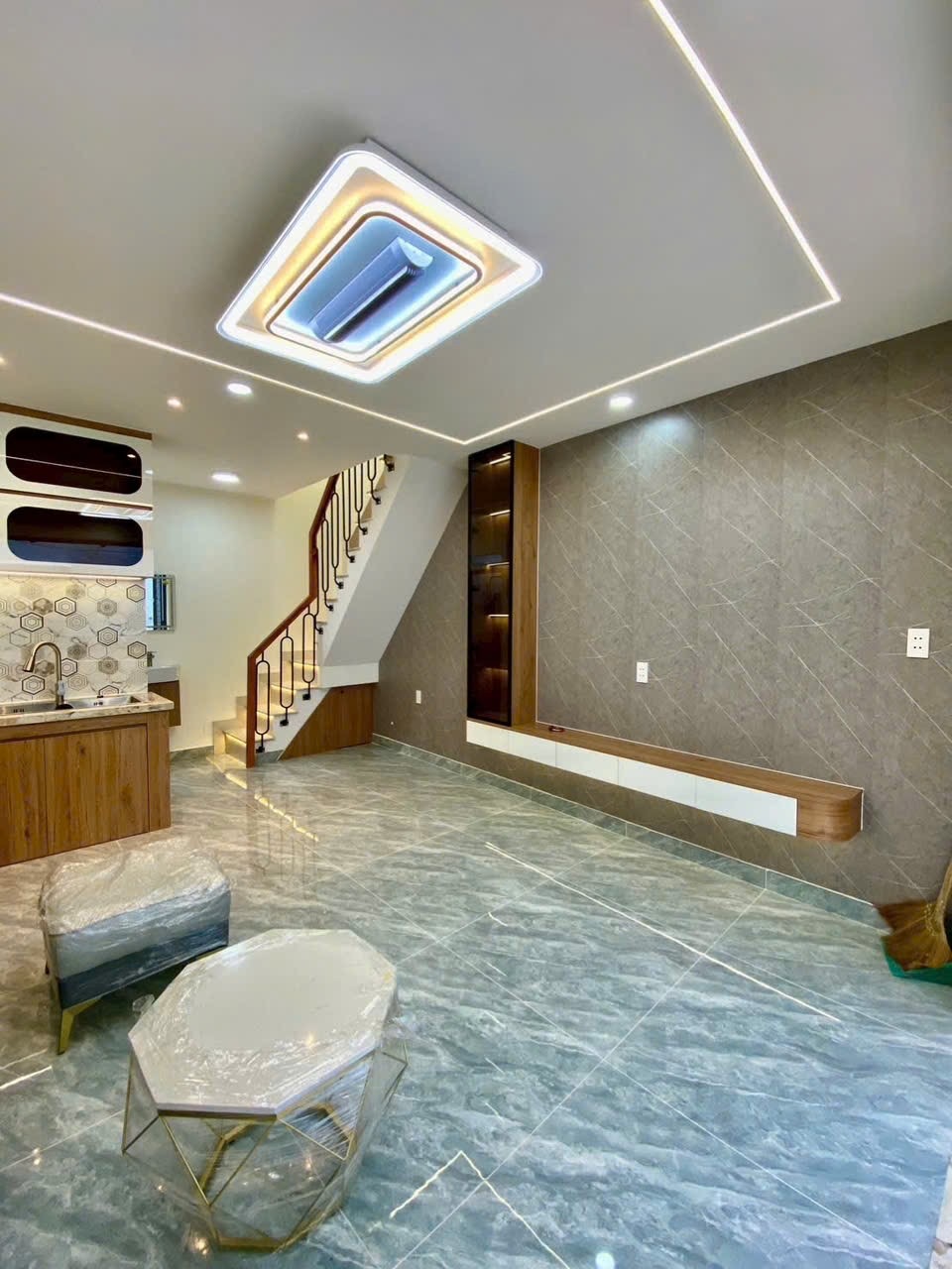 NHÀ ĐẸP TRỆT LẦU 2PN – VÀO Ở NGAY  HẺM Tân Kỳ Tân Quý, P. Tân Sơn Nhì  4.05 × 7m – 1 trệt 1 lầu – 2P