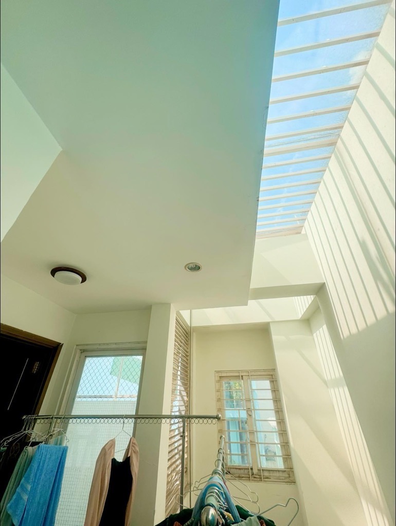 NHÀ 4 TẦNG TRUNG TÂM TÂN BÌNH GIÁP QUẬN 10