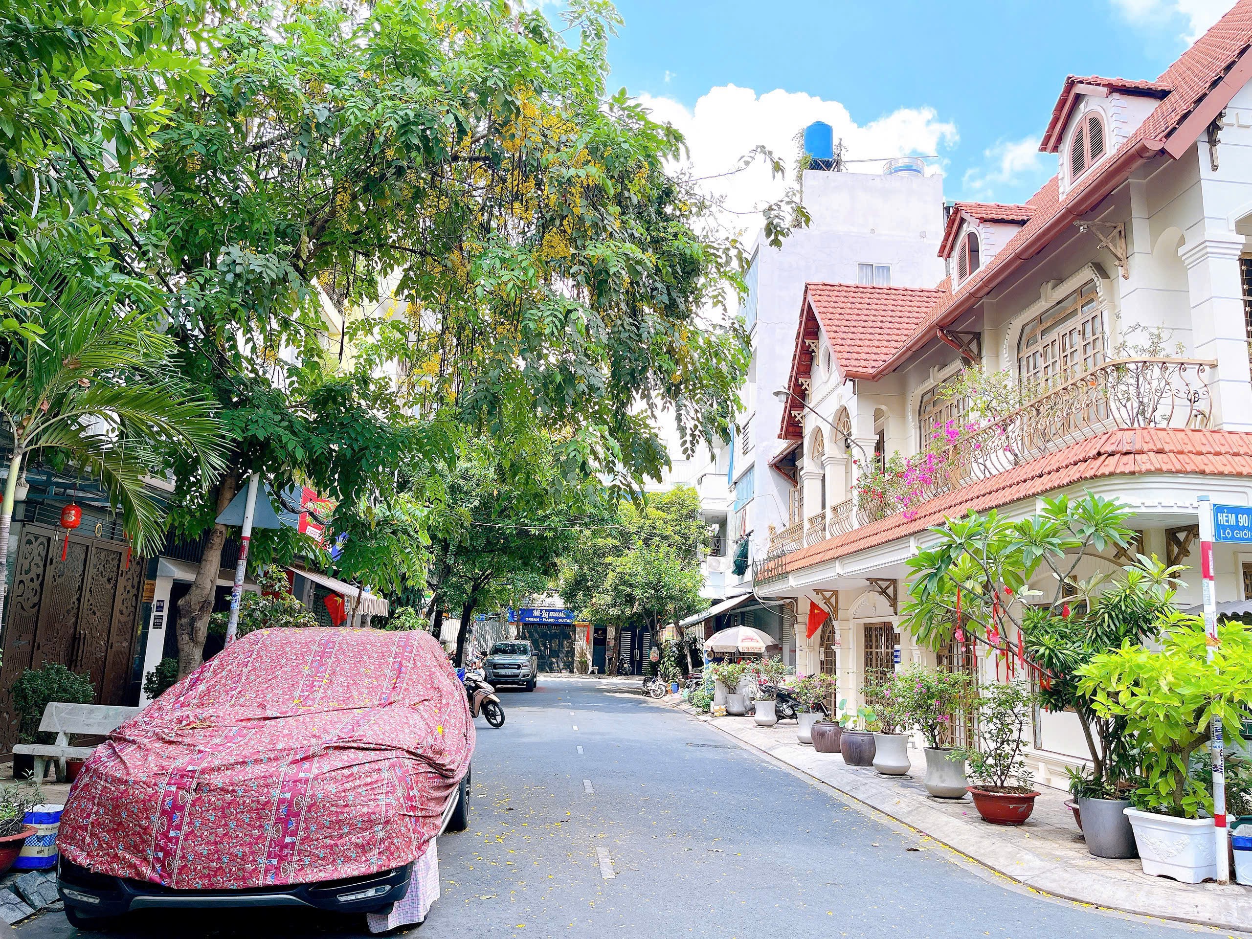 Bán Nhà hẻm Trần Văn Ơn 4m x 16m Nhà đẹp 1 trệt 2 lầu 1 sân thượng