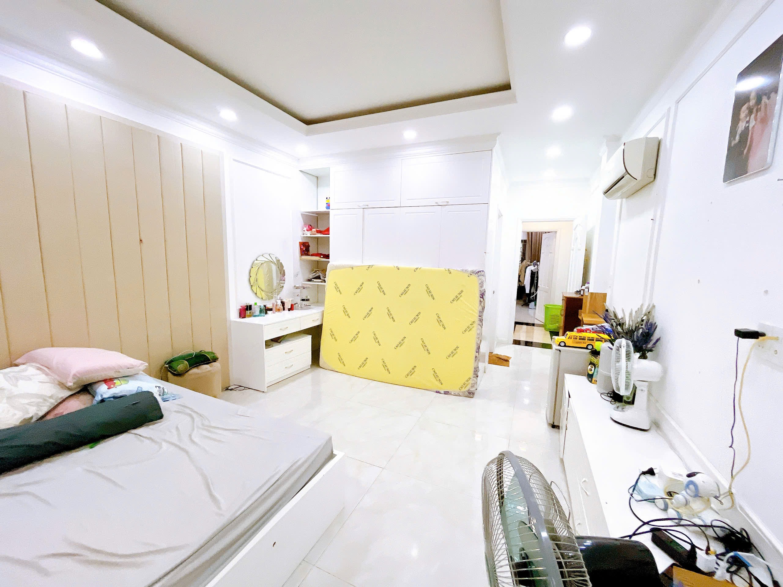 Bán Nhà hẻm Trần Văn Ơn 4m x 16m Nhà đẹp 1 trệt 2 lầu 1 sân thượng