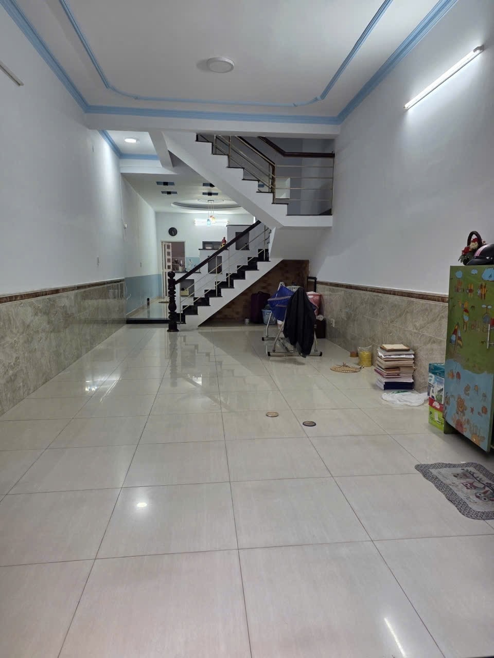 Nhà phố Tân Phú – HXH 16m có lề - Kết Cấu 1T + 3L + 5PN- ĐƯỜNG RỘNG, XE ĐẬU THOẢI MÁI