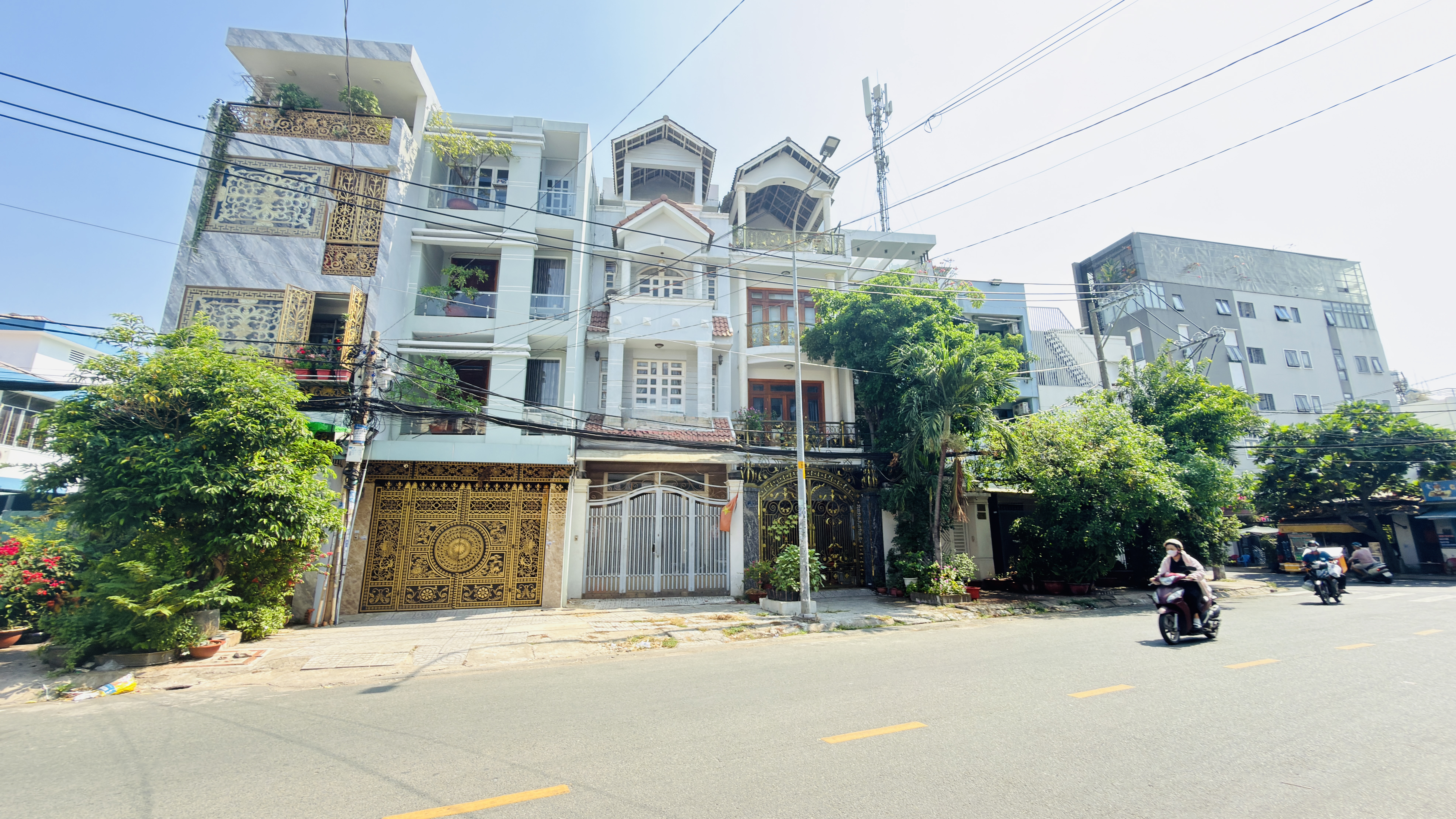 NHÀ MẶT TIỀN 4 TẦNG ĐƯỜNG 32M P.TÂN SƠN NHÌ CÓ HẺM SAU 8M