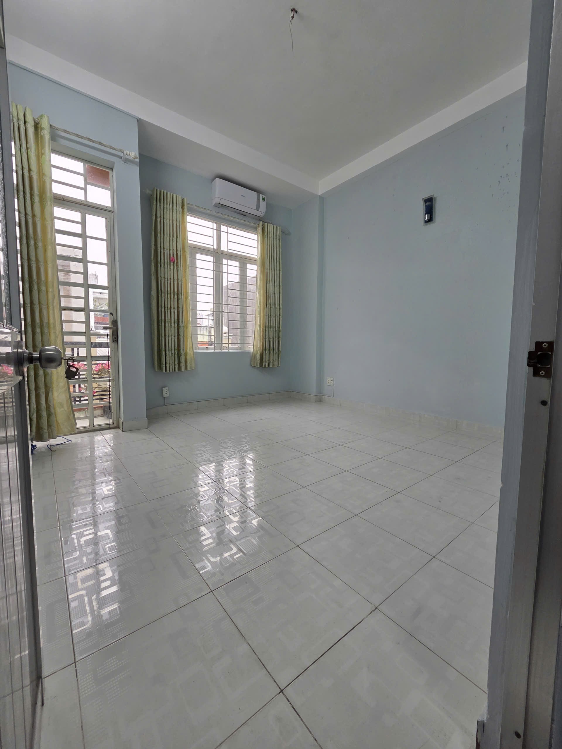 NHÀ 1 TRỆT 2 LẦU, ĐƯỜNG NHỰA 5M, GẦN TRƯỜNG TIỂU HỌC TÂN HƯƠNG, DÂN TRÍ CAO