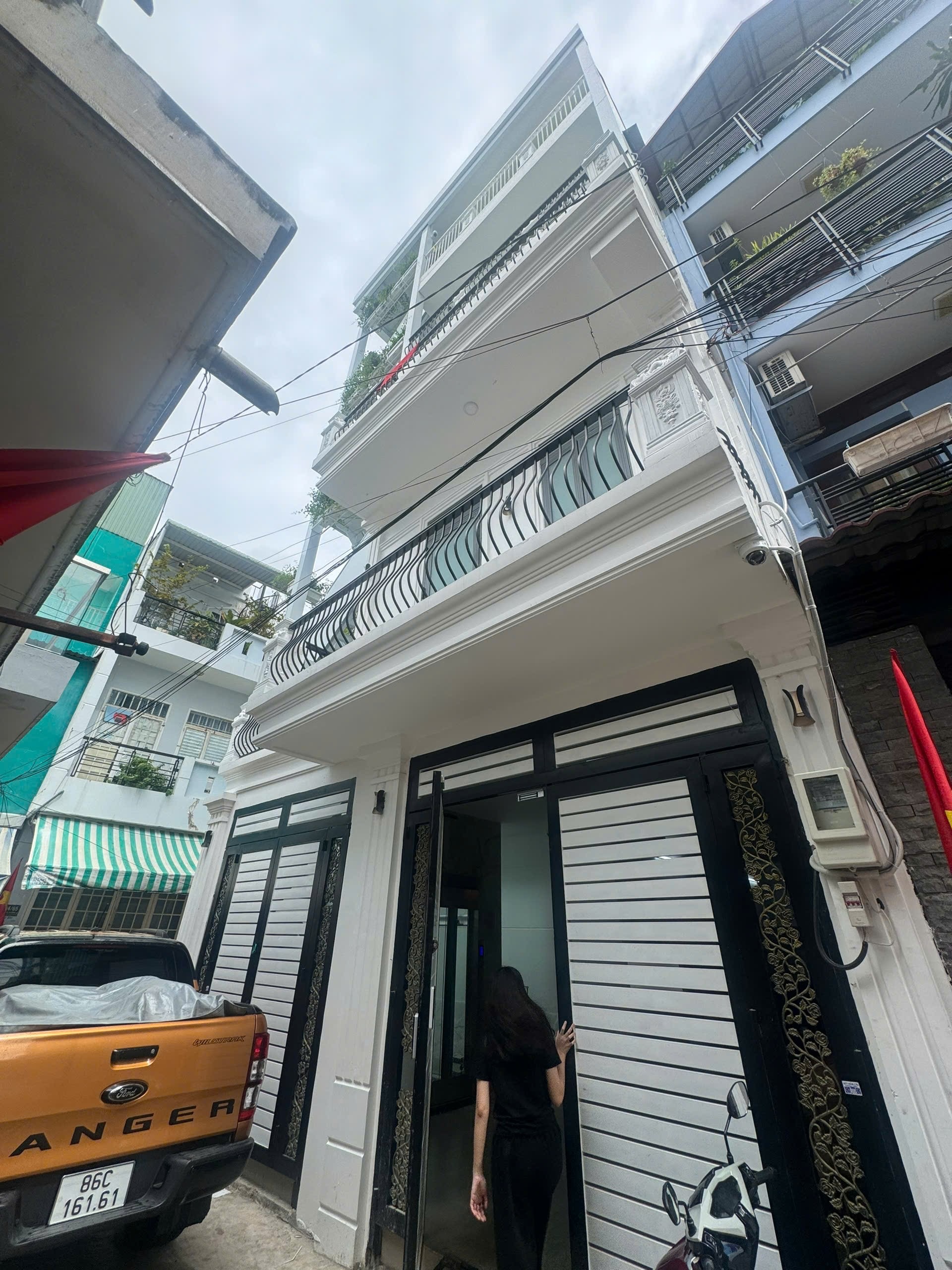 CHDV CAO CẤP - GÓC 2 MT SANG TRỌNG - THU NHẬP TỐT - HẺM XE HƠI , THANG MÁY - CÓ DÒNG TIỀN ỔN ĐỊNH 