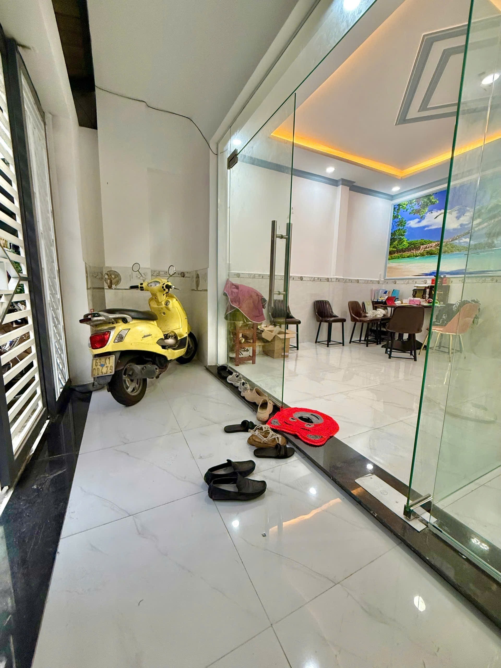 Nhà sát Tân Phú – hẻm xe hơi tới cửa 5×13m | 1 trệt 1 lầu | 3PN 2WC (trệt có phòng) ở liền, KD tốt Nhà Hẻm Đường Số 3, Bình Tân