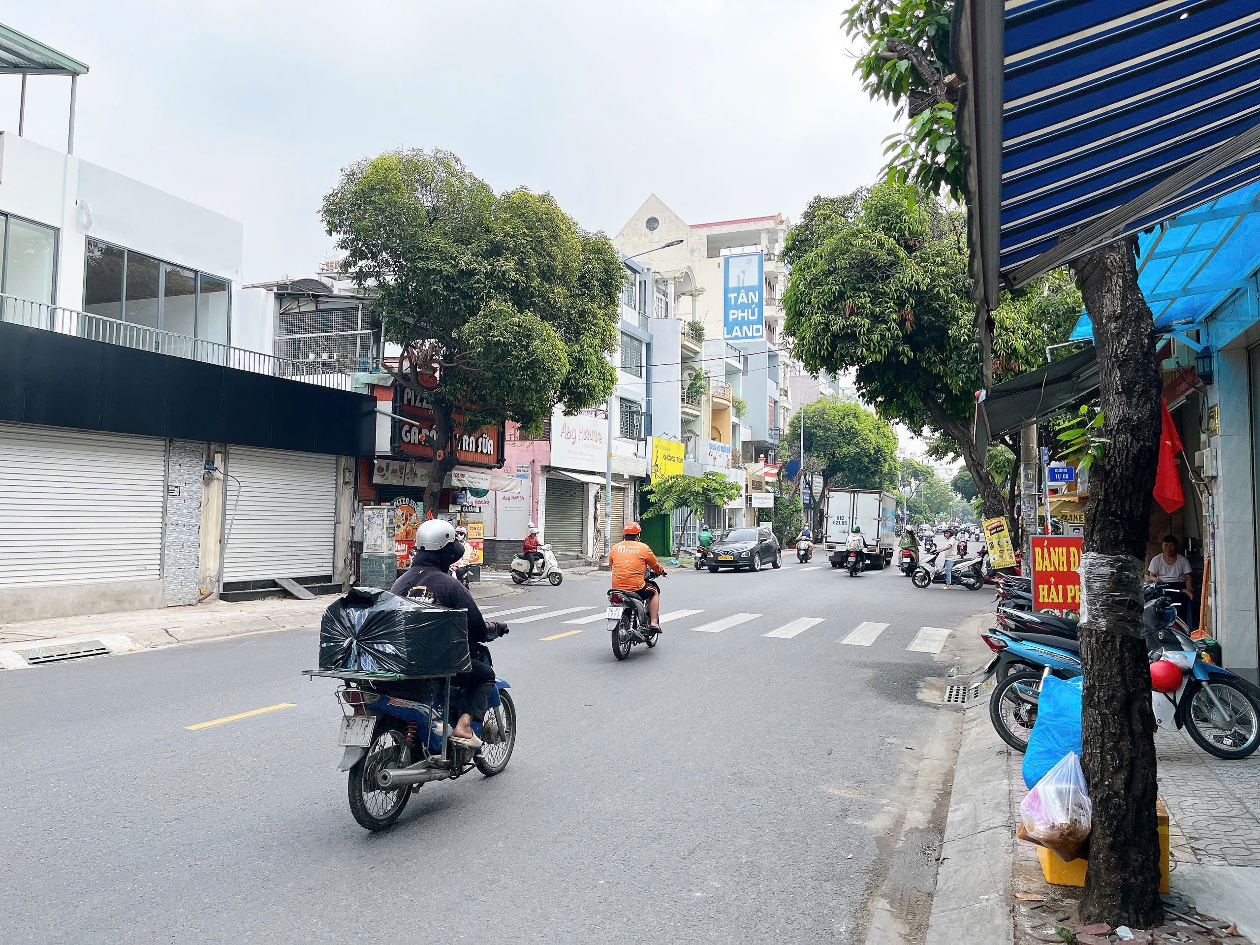 Bán Nhà hẻm  Trương Công Định 4x20m Nhà cấp 4, tiện xây mới
Hẻm nhựa ô tô thông, dân trí cao, tiện ích nhiều.