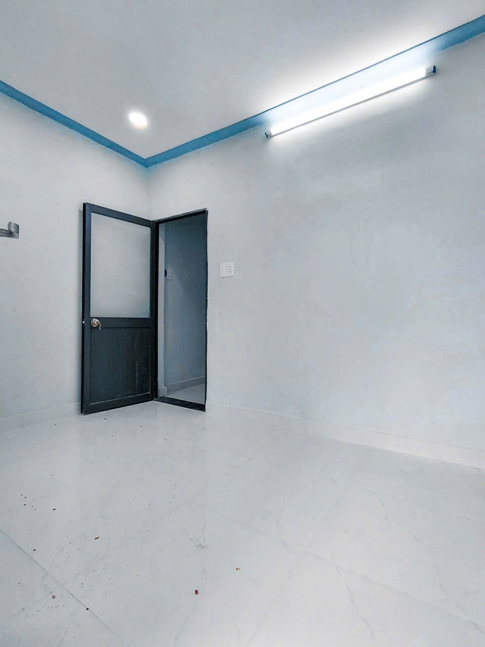 NHÀ HẺM BÌNH TÂN - 2 TẦNG ĐÚC BTCT- HẺM 3M -SHR - HOÀN CÔNG ĐỦ - HỖ TRỢ VAY - GIÁP TÂN PHÚ 