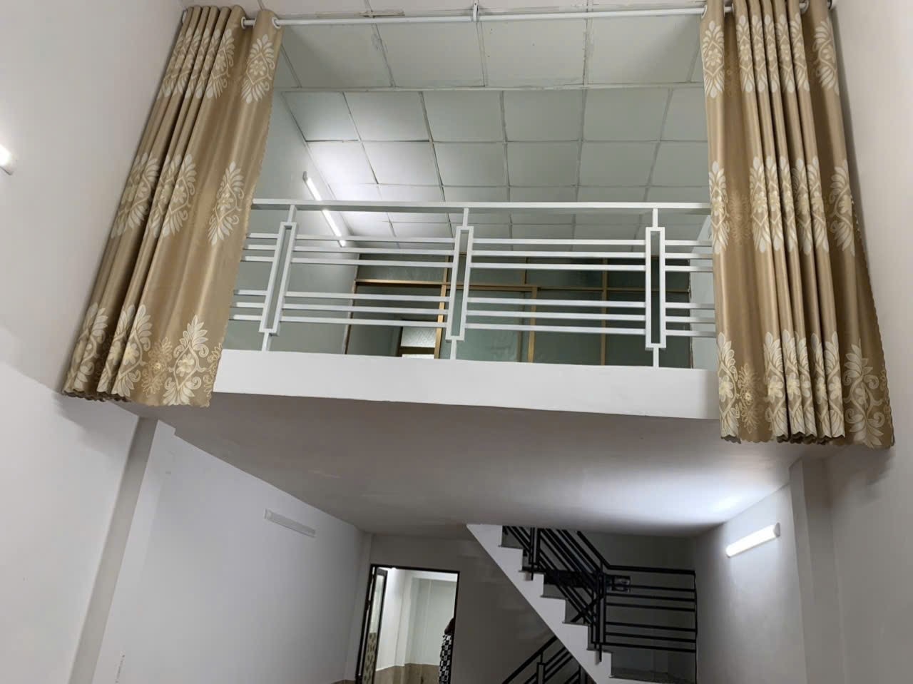 BÁN NHÀ GÁC LỬNG MỚI ĐẸP - NGAY CHỢ NGUYỄN SƠN