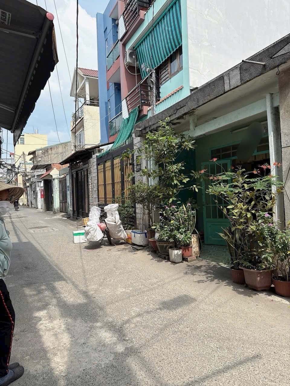 Bán NHÀ HẺM Gò Dầu 4,3*13 Nhà cấp 4 hẻm 5m đường Gò Dầu , Tân Quý , Tân Phú , hẻm thông ra TKTQ , gần mặt tiền đường 
