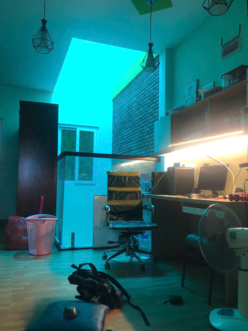 BÁN NHÀ ĐẸP – PHÚ THỌ HÒA, NGAY CHỢ VẢI Nhà Hẻm Phú Thọ Hòa, Q. Tân Phú DT: 4.05 x 21m Kết cấu: 3 tấm kiên cố – thiết kế tối ưu Cầu thang xếp gọn 1 bên ⇒ Phòng khách dài 16m – cực kỳ hợp bán hàng online / showroom Phòng bếp rộng rãi, thoáng mát Trên lầu :