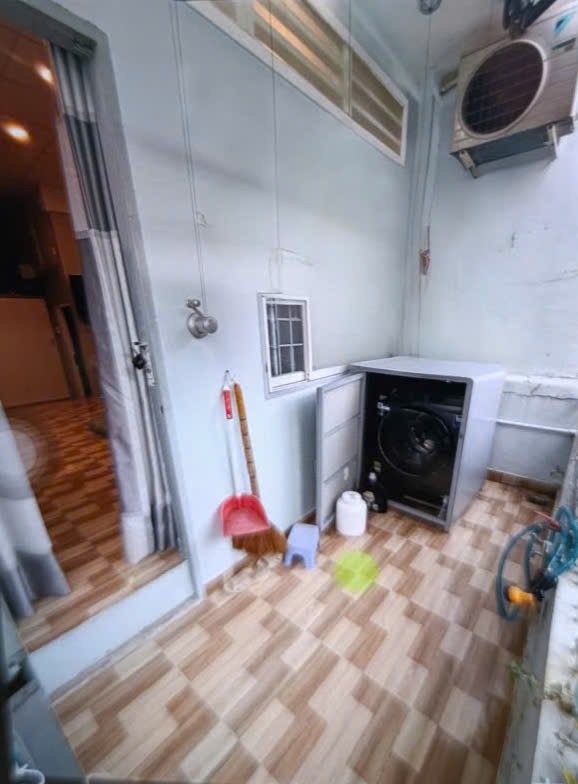 NHÀ ĐẸP HXH – GẦN LÊ TRỌNG TẤN | TÂY THẠNH Nhà Hẻm Nguyễn sáng , P. Tây Thạnh, Q. Tân Phú Diện tích: 4m × 8,3m Kết cấu: 1 trệt – 1 lầu – 1 lửng | 2 PN – 2 WC Ưu điểm nổi bật: Hẻm xe hơi gần 4m, sạch đẹp, an ninh Gần Nhà thuốc An Khang, Bách Hóa Xanh, WinM