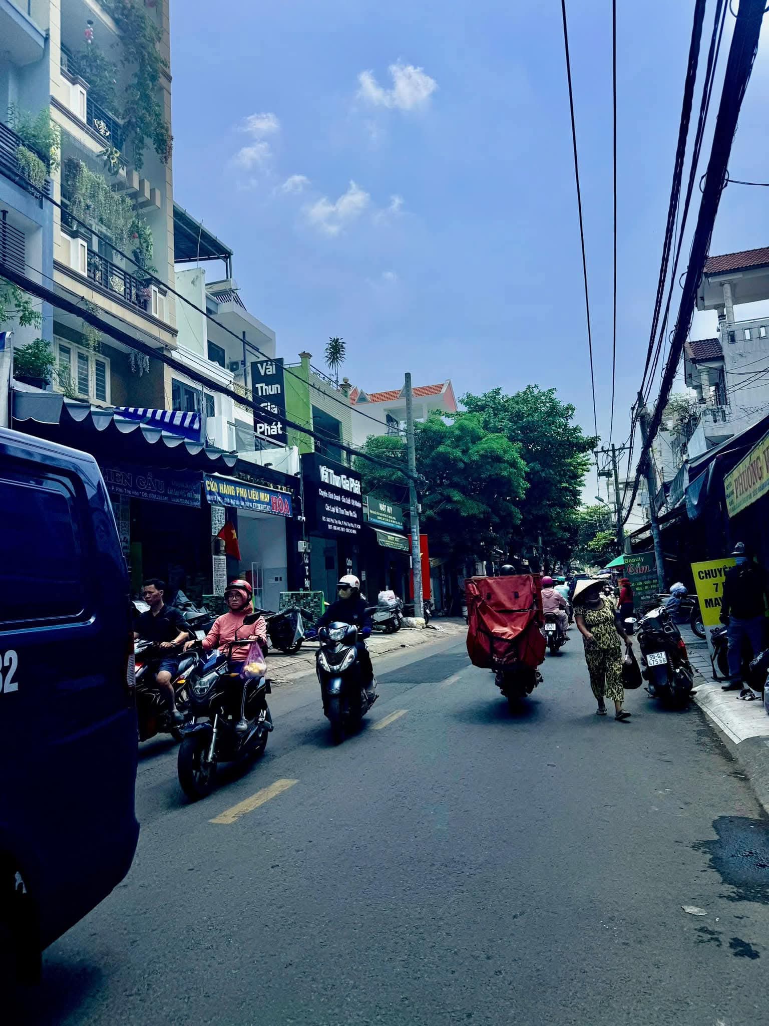 MTKD PHÚ THỌ HÒA GIÁP LŨY BAN BÍCH, KINH DOANH VẢI  VÀ VẬT TƯ NGÀNH MAY SẦM UẤT