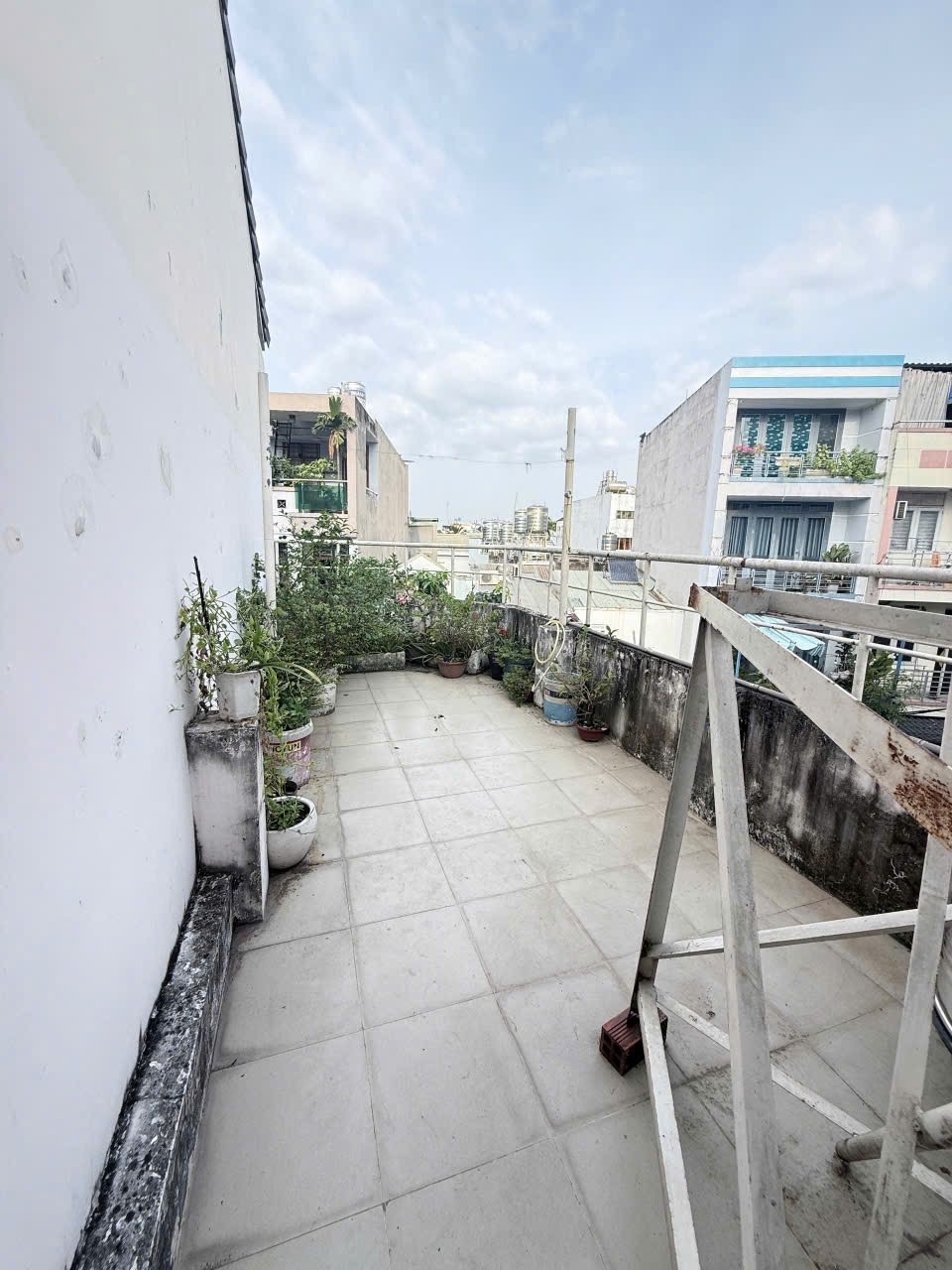 NHÀ HẺM Tây Thạnh, Tân Phú, 2.7m x 13.5m, 1 trệt 1 lầu đúc BTCT + sân thượng, 3PN 3WC, hẻm 6m thông,