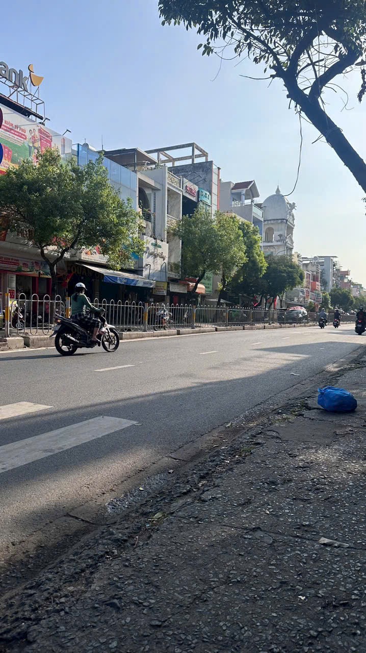 2MT trước sau kinh doanh gần chợ Nguyễn Sơn 