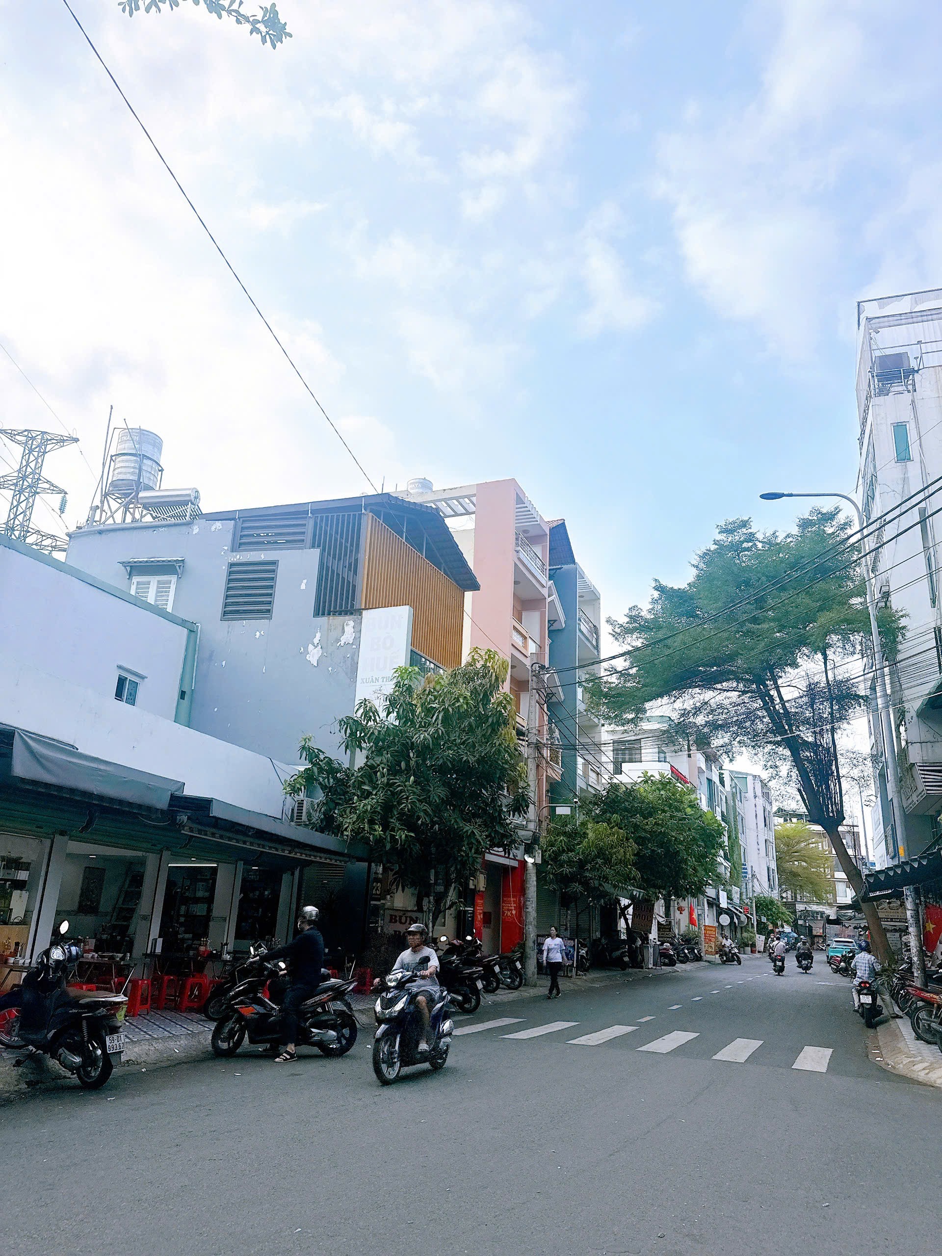 Bán Nhà Mặt Tiền Kênh Nước Đen dt:5.8x12.5m hậu 8m nhà 3 tầng giá 12.9tỷ tl 