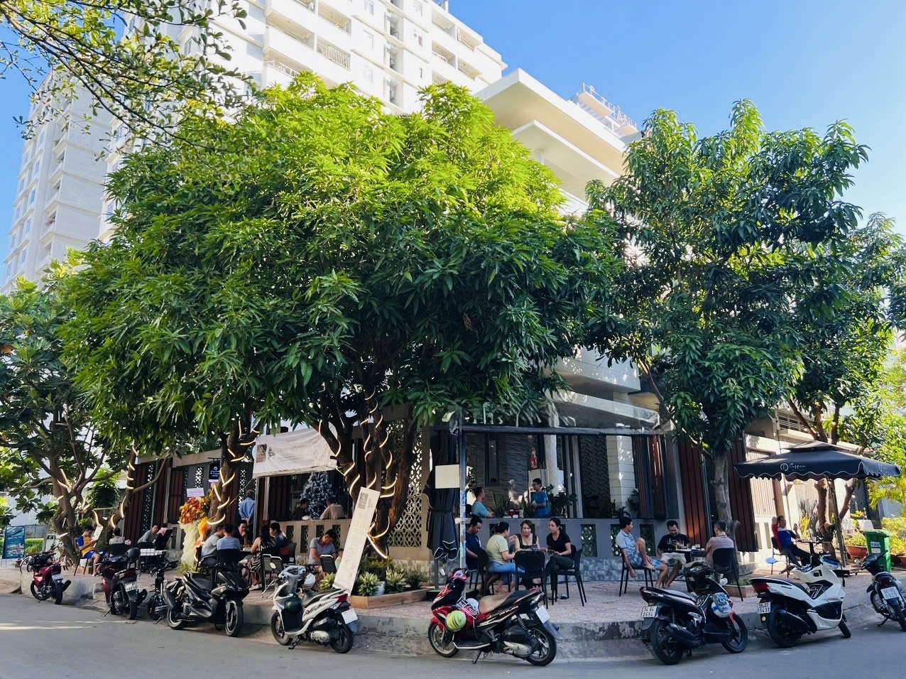 BIỆT THỰ 3 TẦNG LÔ GÓC CỰC ĐẸP KHU CC LÊ THÀNH