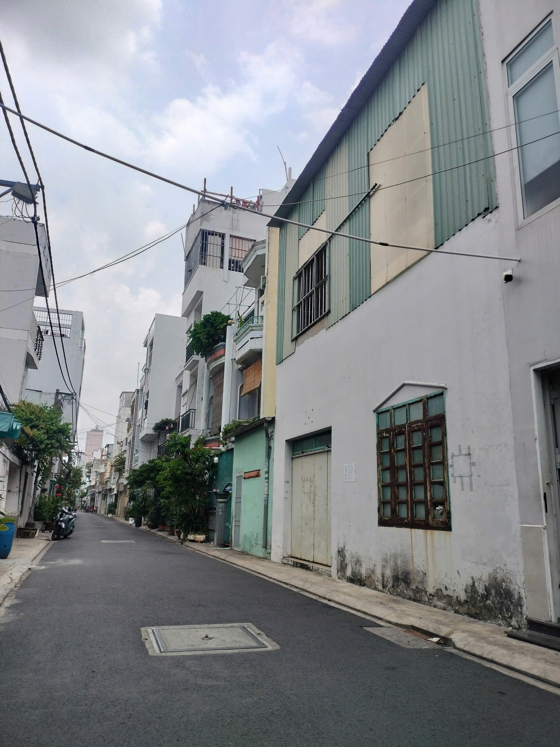 HÀNG HIẾM – CẶP NHÀ HẺM NHỰA 8M – XE TẢI NÉ NHAU  Hẻm Thoại Ngọc Hầu – Tân Phú Hẻm nhựa 8m, 2 xe tải