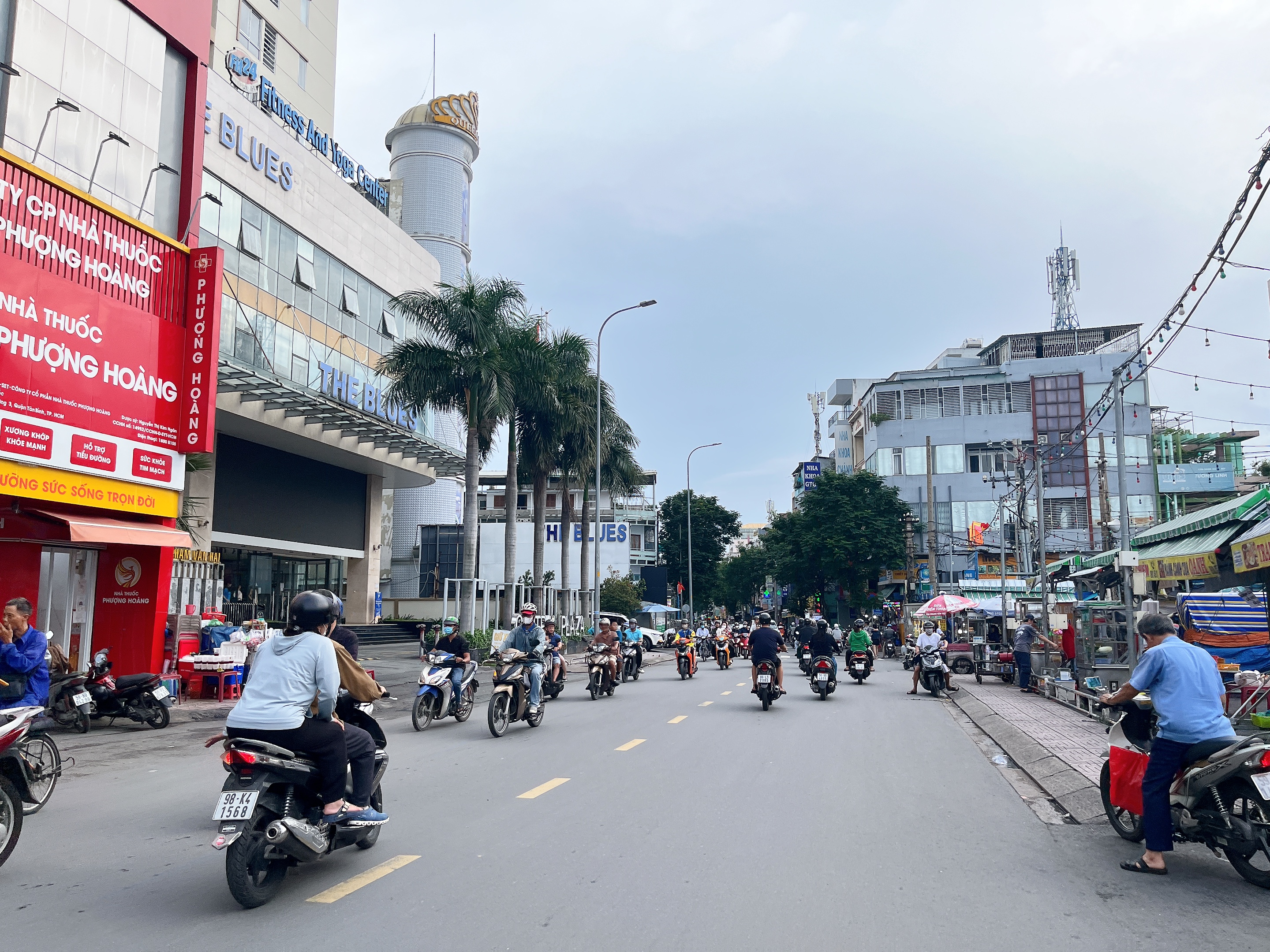 Bán Nhà hẻm  Nguyễn Bặc 4,2x14,5met Nhà 1 Trệt - Lửng - 2 Lầu Sân Thượng. Tặng full nội thất cao cấp
Xe hơi đậu trong nhà