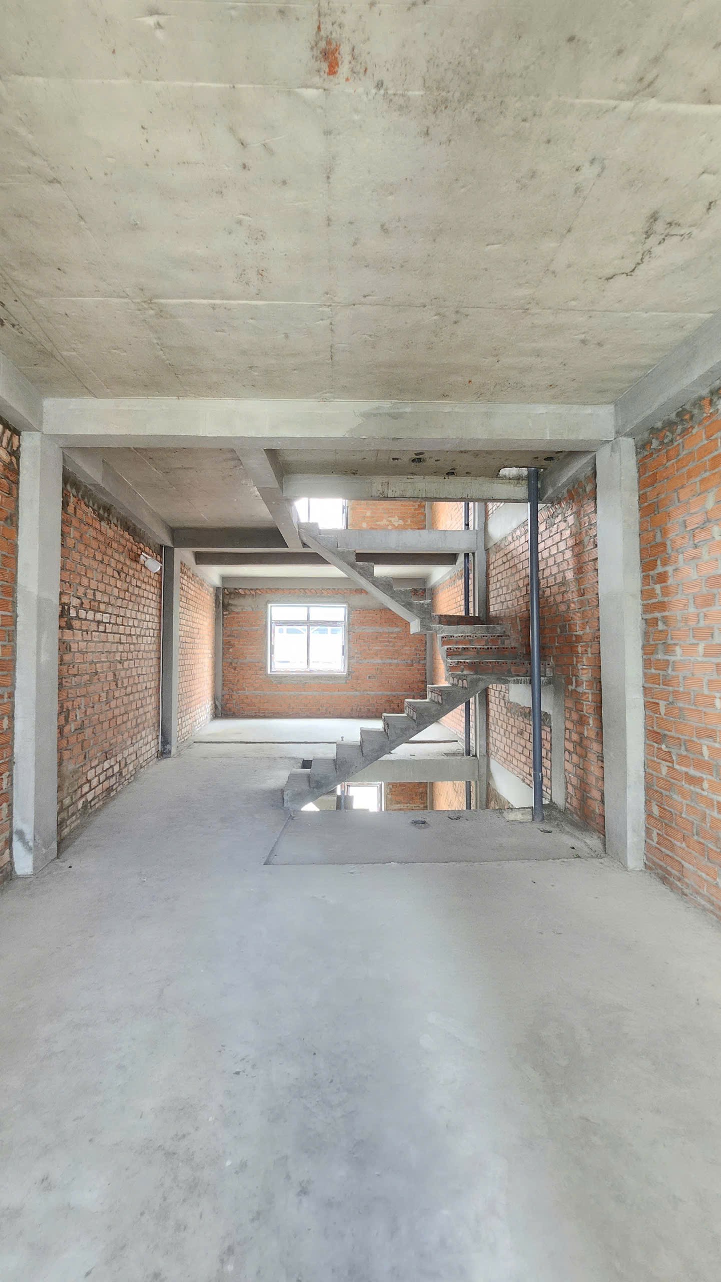 NHÀ HẺM Trịnh Đình Trọng, 4 x 16.20m vuông vức, 1 trệt 3 lầu, hẻm 7m, 