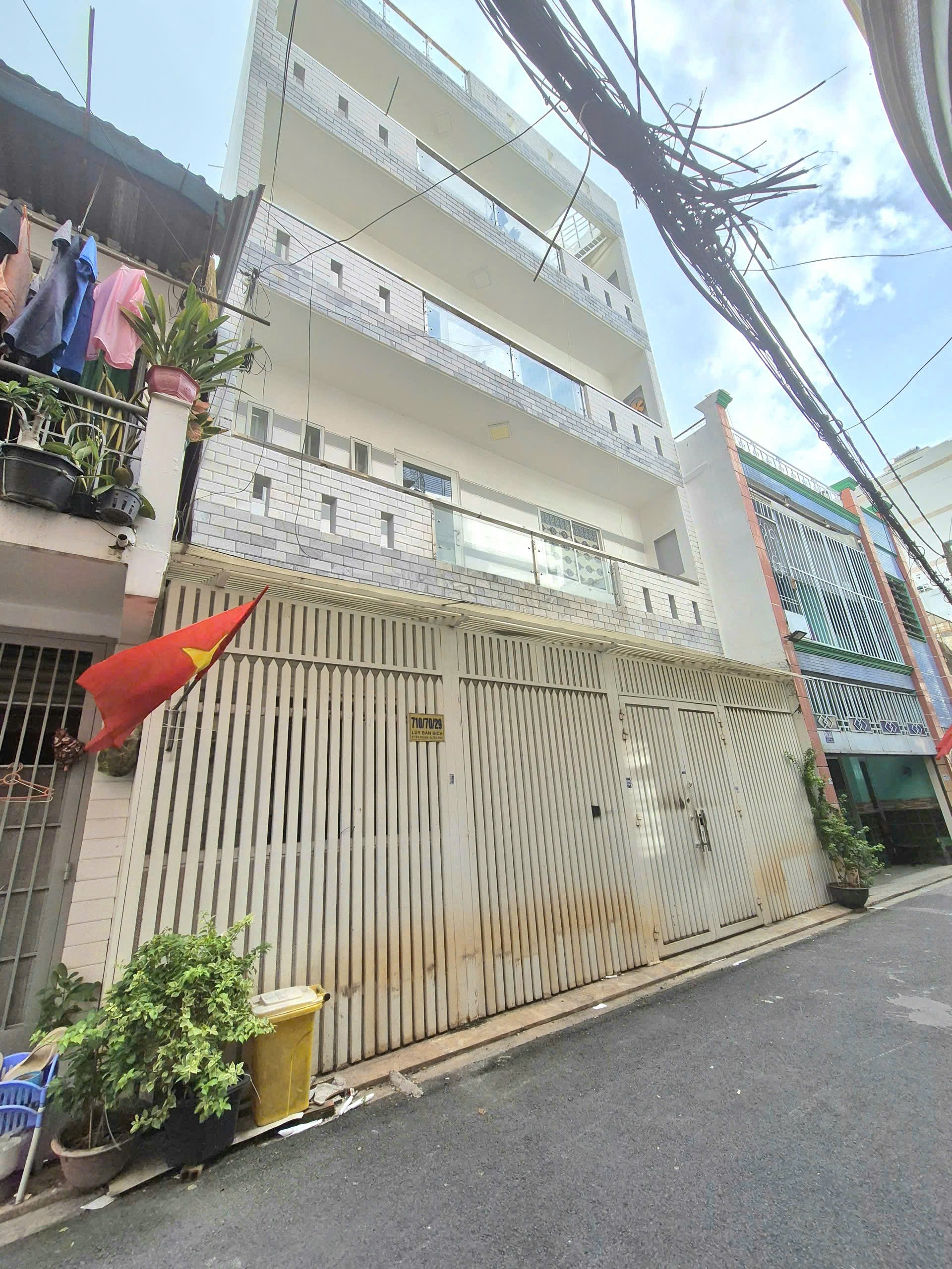 HẺM NHỰA 8M ĐƯỜNG LŨY BÁN BÍCH (14x8m) 1 CĂN 3 LẦU VS 1 CĂN 1 LẦU - 9.9 TỶ TL