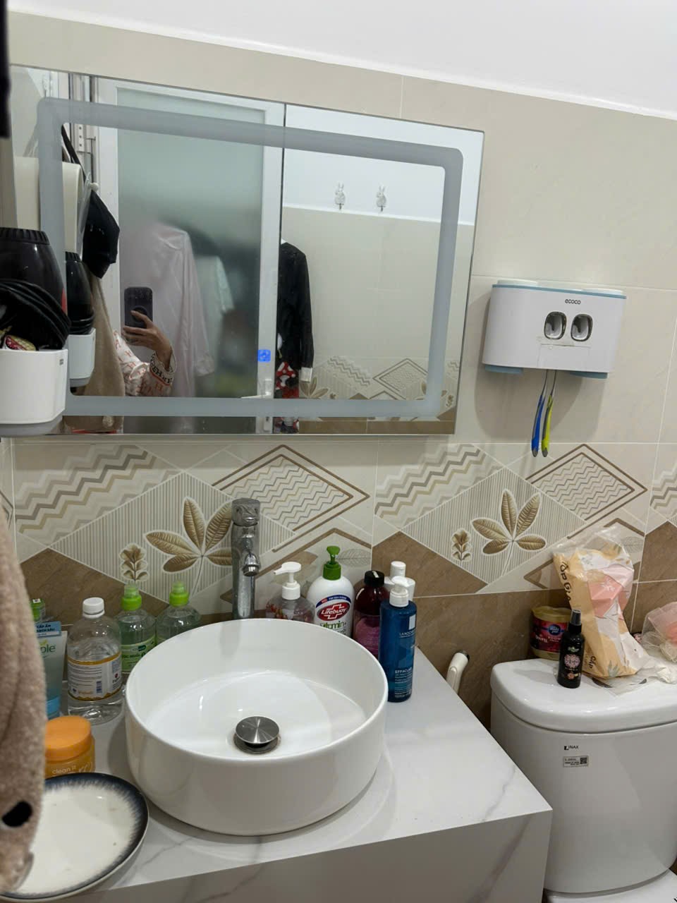 Bán Nhà hẻm Hồ Học Lãm 4mX19m, XD 4mX17m Bán nhà hẻm thông xe hơi, hẻm 606 Hồ Ngọc Lãm qua đường Sinco. Đúc 2lầu, sân thượng. Gồm 4Pn, 4 nhà tắm. Nhà đẹp.