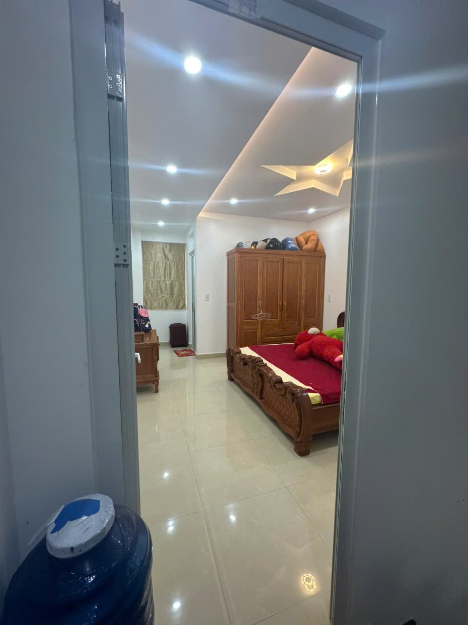 Bán Nhà hẻm Hồ Học Lãm 4mX19m, XD 4mX17m Bán nhà hẻm thông xe hơi, hẻm 606 Hồ Ngọc Lãm qua đường Sinco. Đúc 2lầu, sân thượng. Gồm 4Pn, 4 nhà tắm. Nhà đẹp.