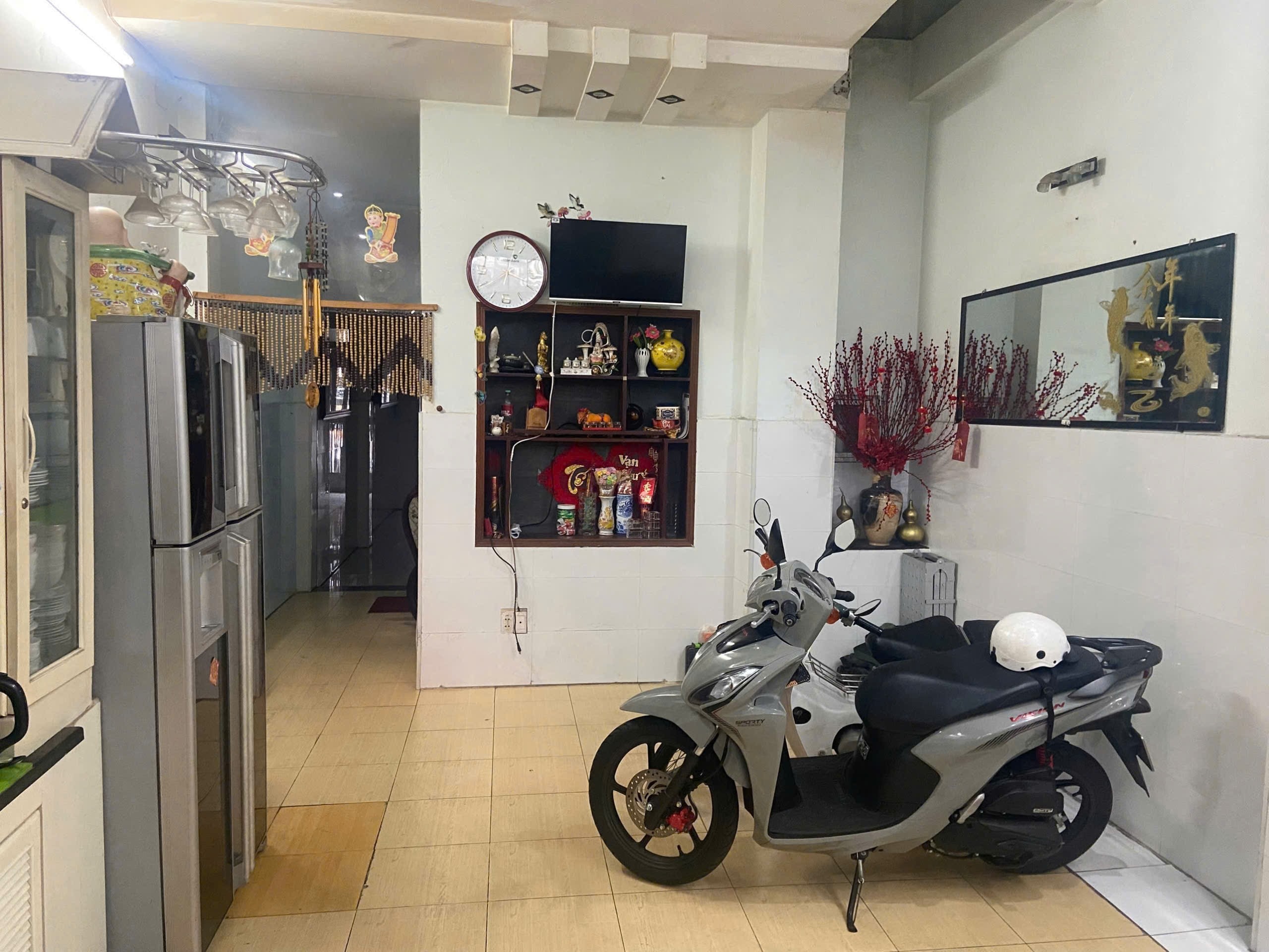 NHÀ GIÁ TỐT - HẺM 8M XE HƠI THOẢI MÁI - 1 TRỆT 2 LẦU SÂN THƯỢNG - 9PN