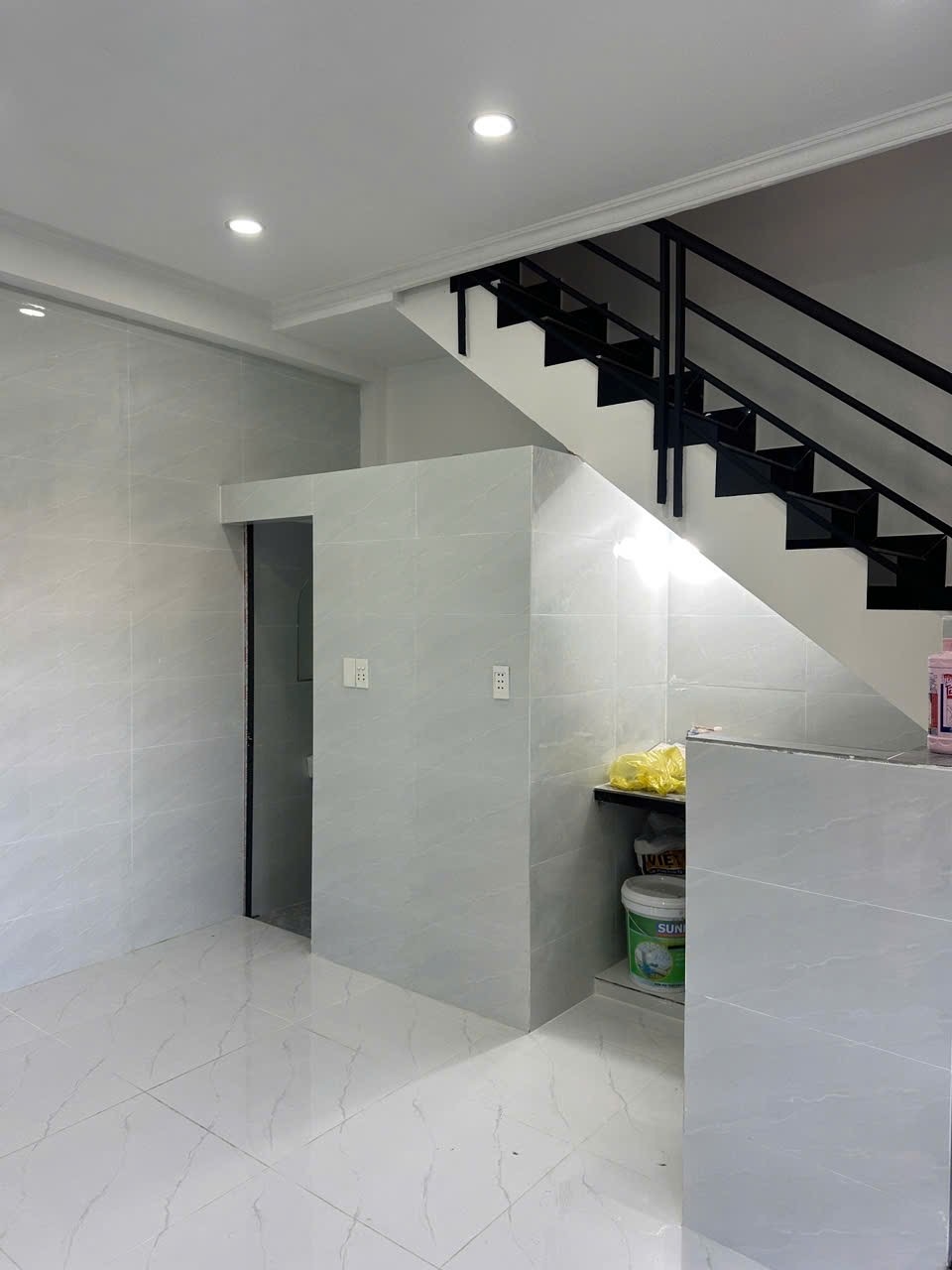 Nhà mới xây, thiết kế gọn gàng - hiện đại