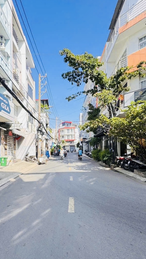 NHÀ 3 TẦNG ĐƯỜNG 10M KINH DOANH GIÁP QUẬN 11