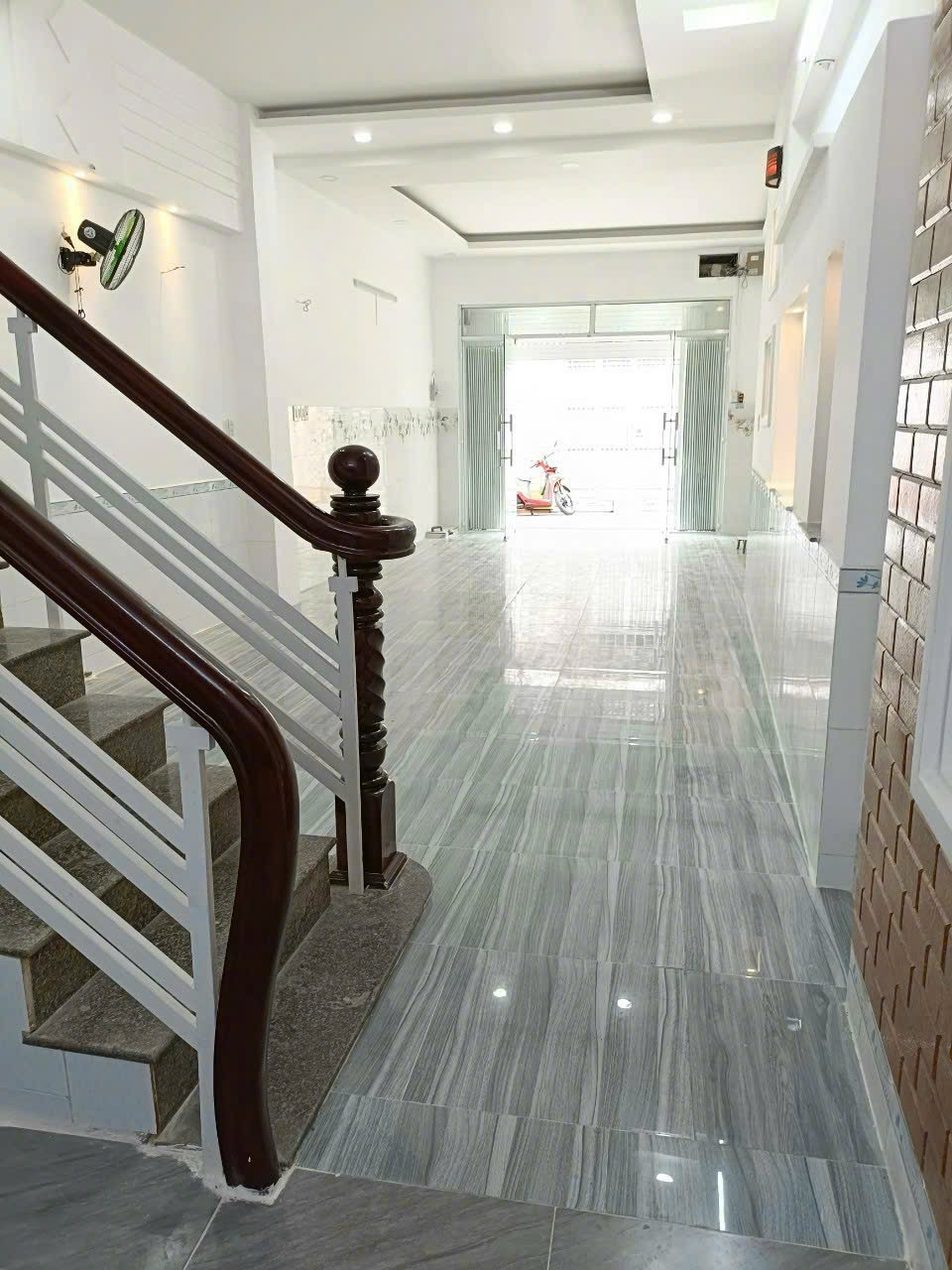 Bán Nhà hẻm 10 8x14 Chia 2 căn,Kc đúc 1lầu đang cho thuê 22tr/ tháng 
