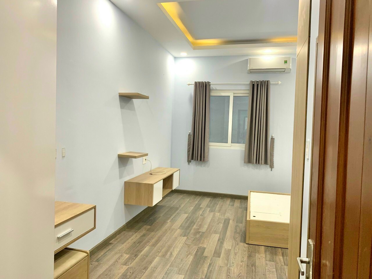 Bán Nhà mặt tiền Tân Hương 4.2x24 m 2 lầu +st