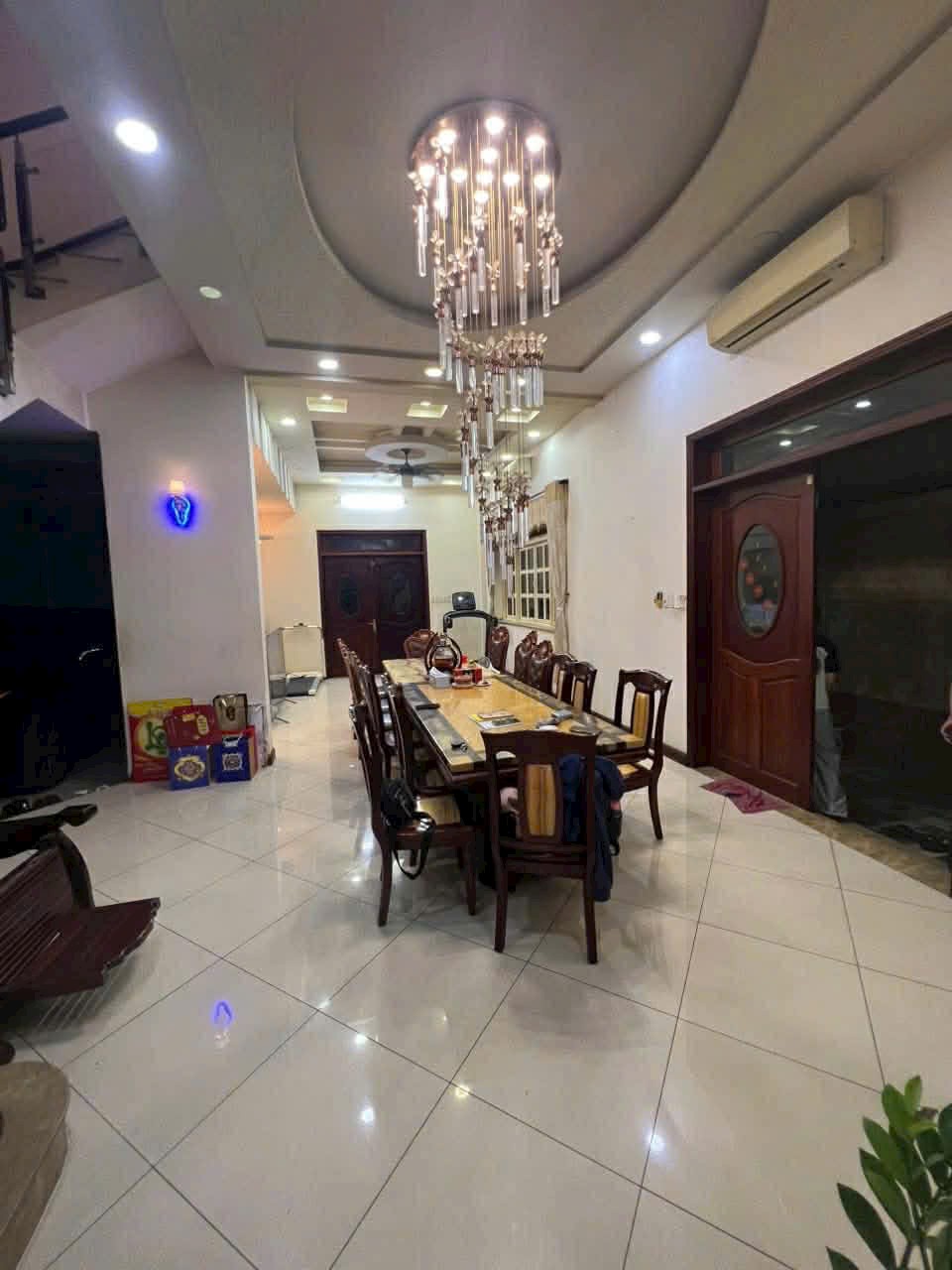 BIỆT THỰ 10❌20m, 3 TẦNG, NHÀ ĐẸP