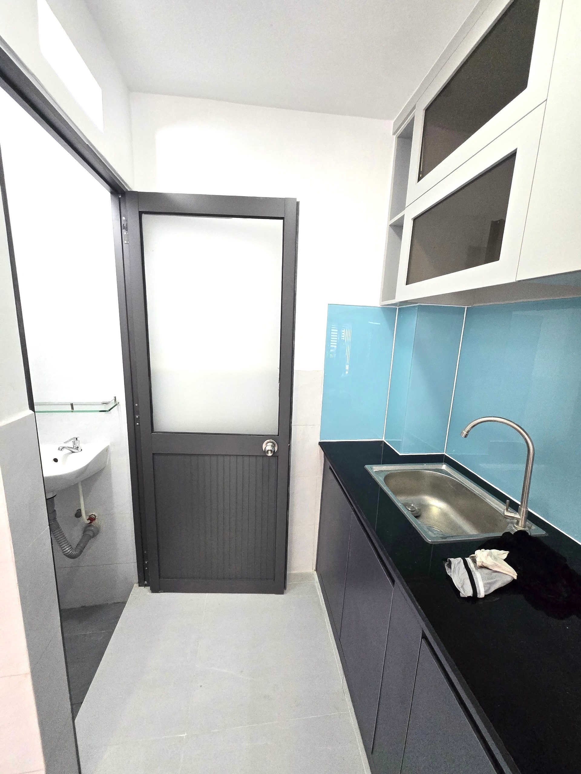 Siêu phẩm nhà mới đẹp ở liền Nhà Hẻm Vườn Lài, Phú Thọ Hòa, Tân Phú 4 x 10m vuông vức 1 trệt 1 lửng 1 lầu đúc, 3PN 2WC, hẻm xe hơi, vị trí đẹp cách mặt tiền 15m Có hỗ trợ khách vay