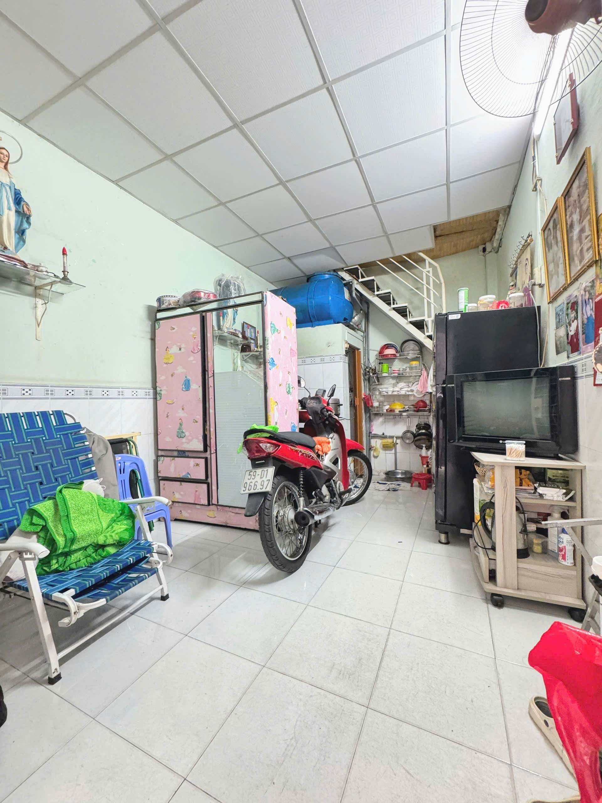 NHÀ HẺM VỊ TRÍ HIẾM - CÁCH MẶT TIỀN TÂY SƠN 5M - GẦN NHÀ THỜ , CHỢ TÂN HƯƠNG