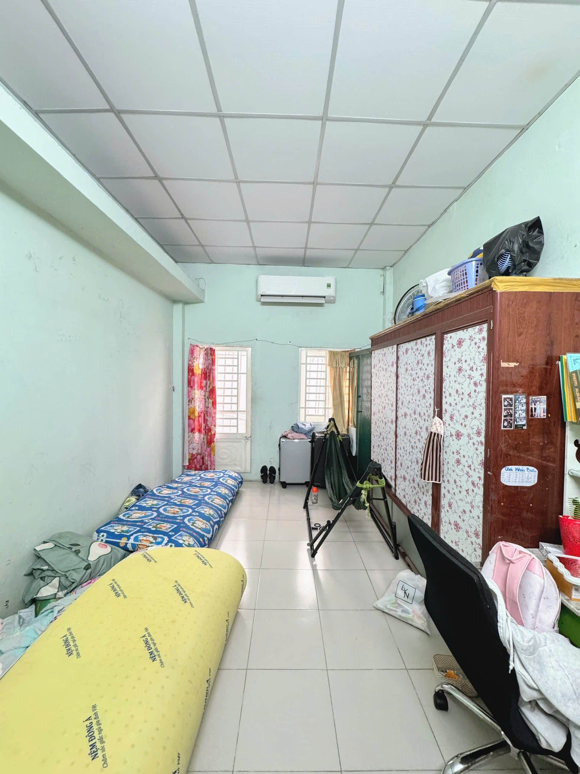 NHÀ HẺM VỊ TRÍ HIẾM - CÁCH MẶT TIỀN TÂY SƠN 5M - GẦN NHÀ THỜ , CHỢ TÂN HƯƠNG