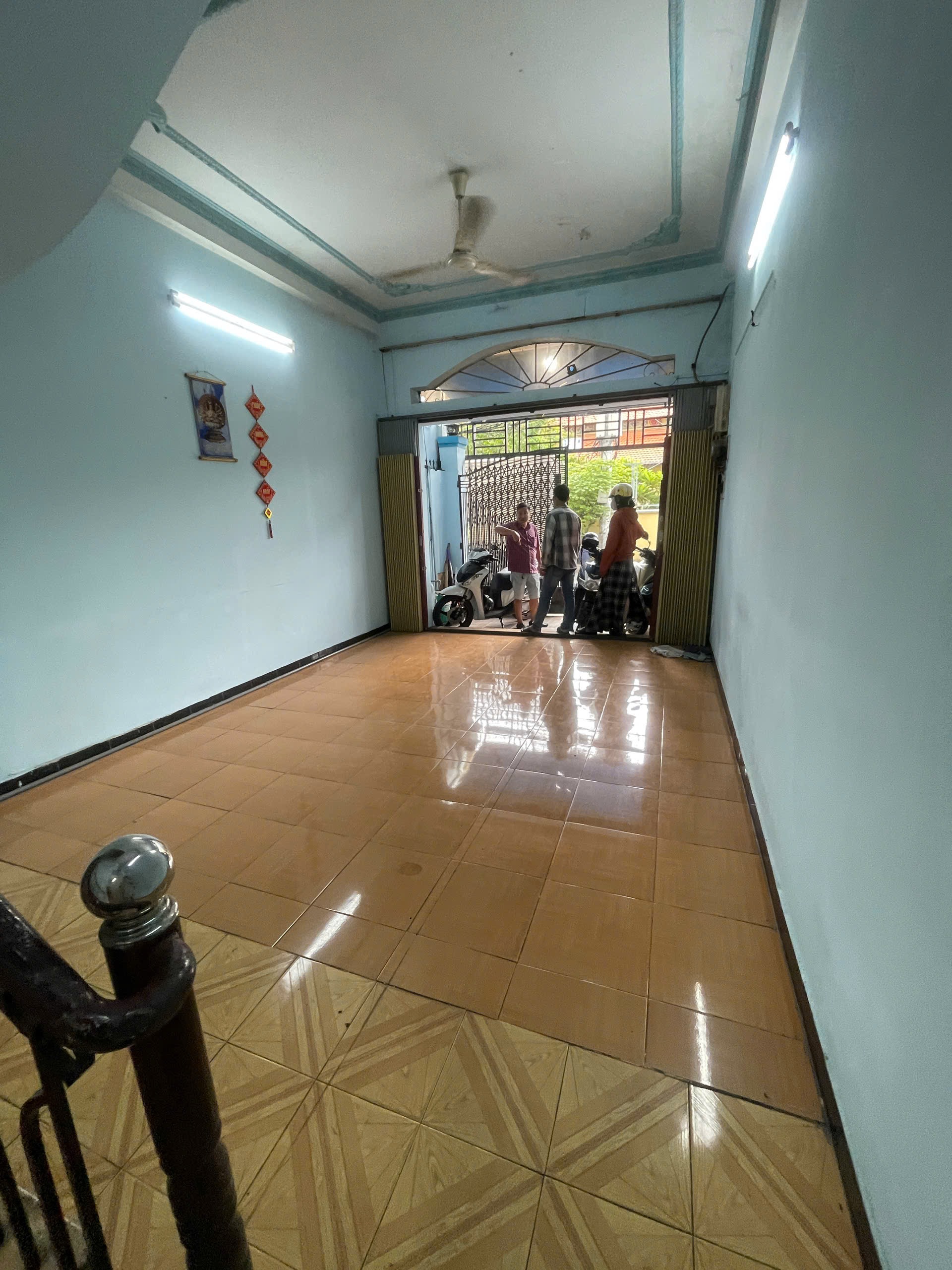 Bán Nhà mặt tiền Trần Tấn 4m x16m  1 TRÊT 1 LẦU